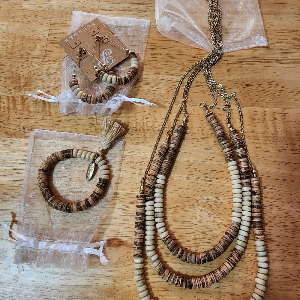 Plunder 3 piece set Rondell wood and vanilla beads jewelry.
